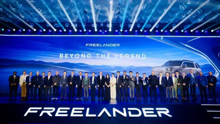 FREELANDER Debuts International Five-Seat FREELANDER 8, Announces AI Voice Assistant at FREELANDER Nightfall